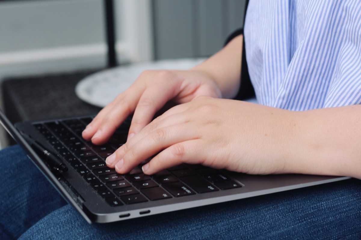 How to Write AI Prompts That Work — Beginner Guide